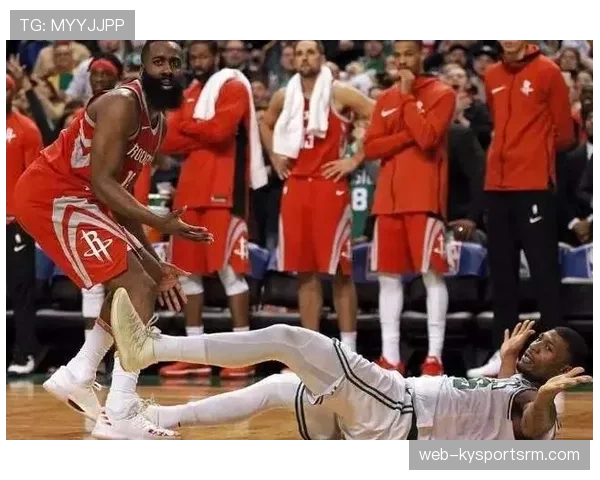 假摔判罚标准如何判定？裁判与VAR的微妙区别解析